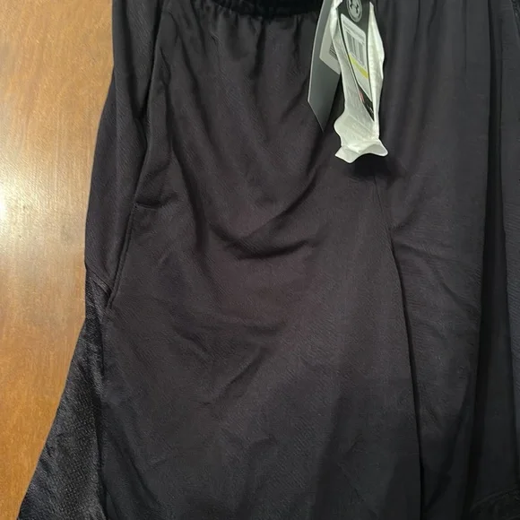 Men's Under Armour Black shorts Medium 10inch Inseam